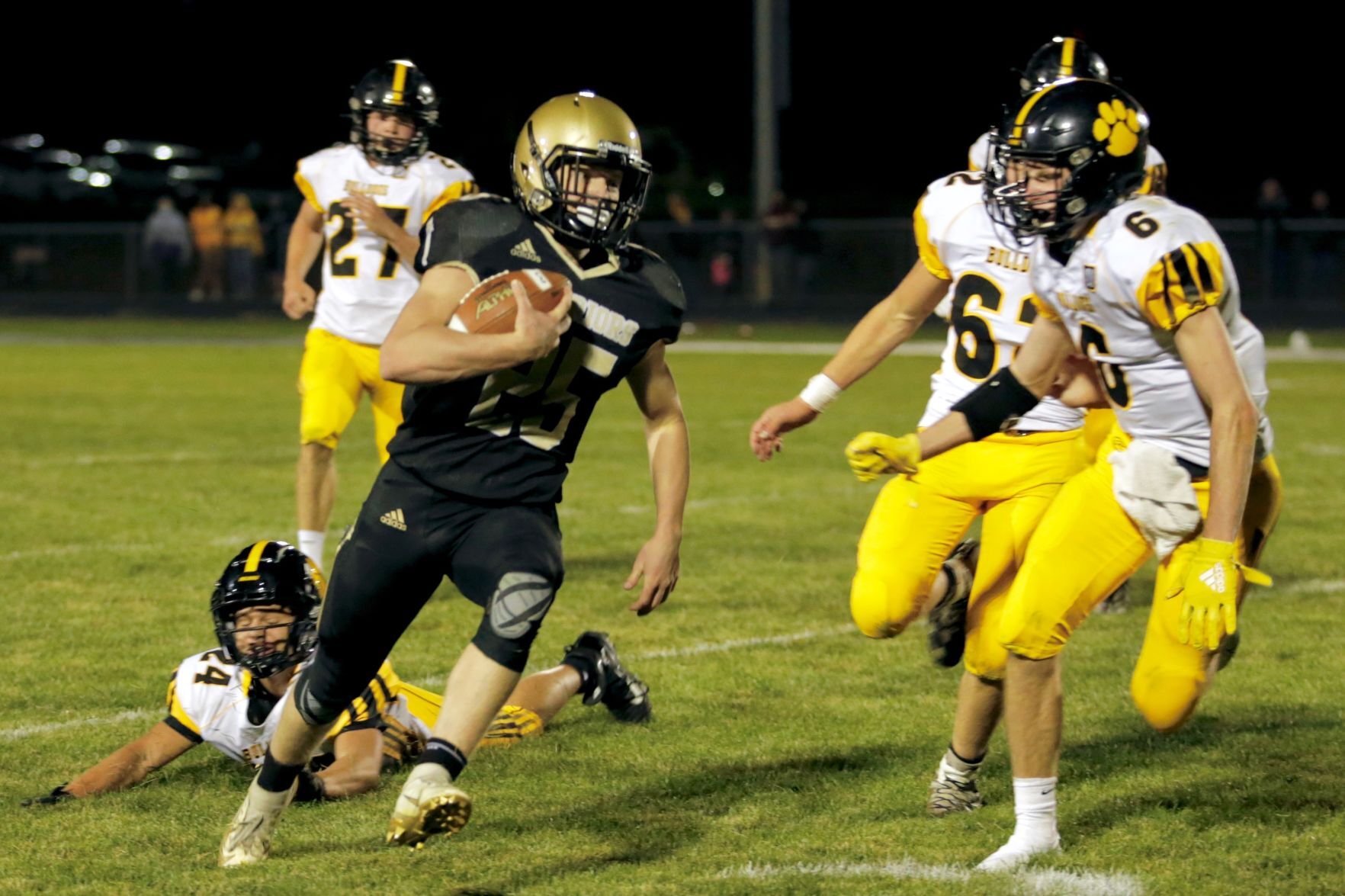 Photos: Caledonia FB vs PEM